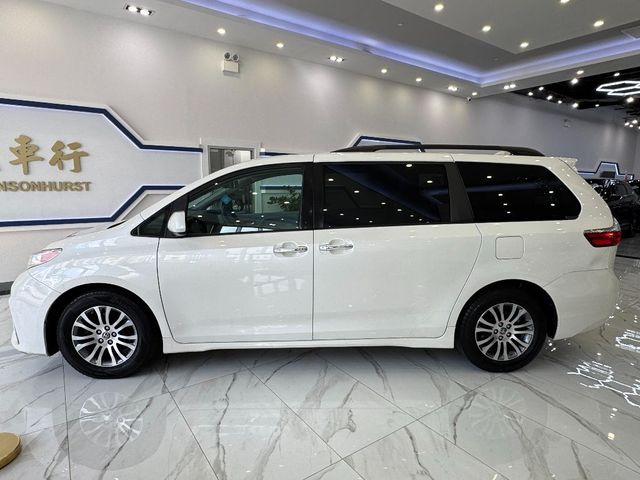 2020 Toyota Sienna XLE