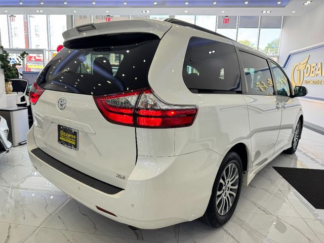 2020 Toyota Sienna XLE