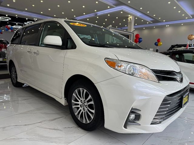 2020 Toyota Sienna XLE