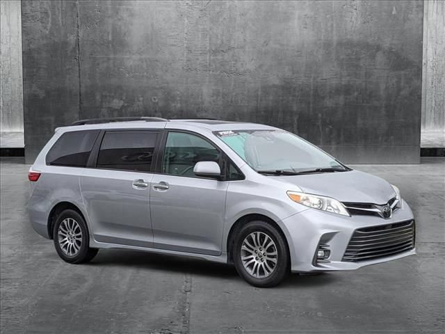 2020 Toyota Sienna XLE