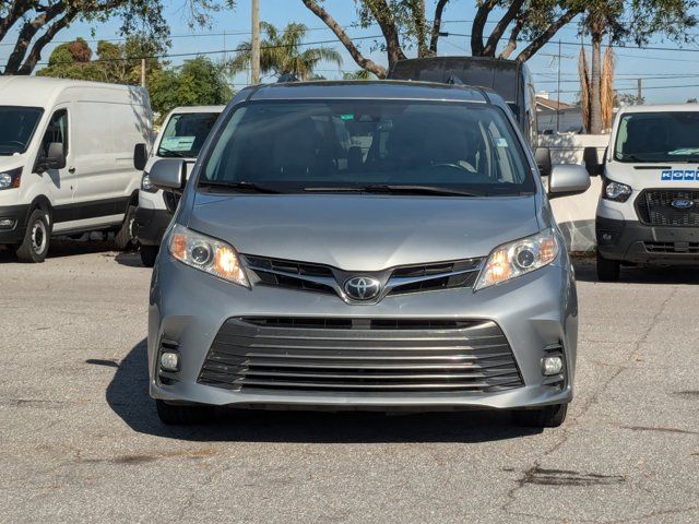 2020 Toyota Sienna XLE