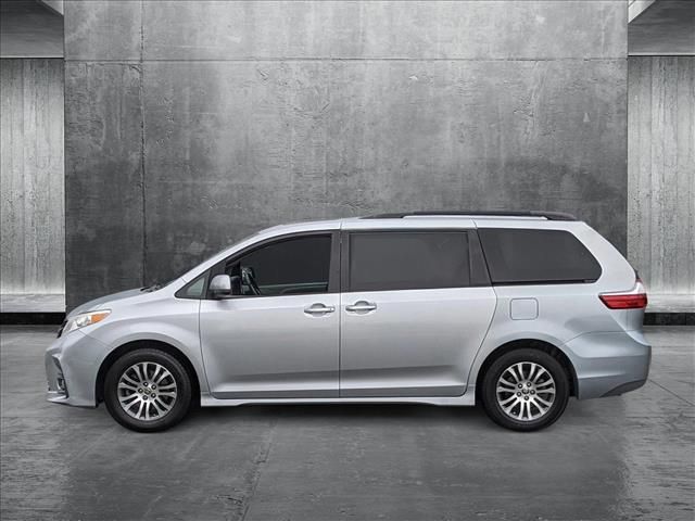 2020 Toyota Sienna XLE