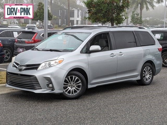 2020 Toyota Sienna XLE