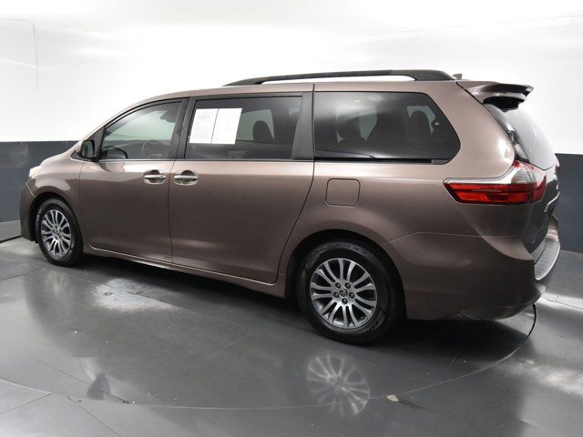 2020 Toyota Sienna XLE