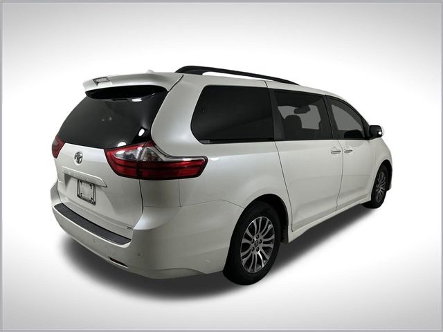 2020 Toyota Sienna XLE