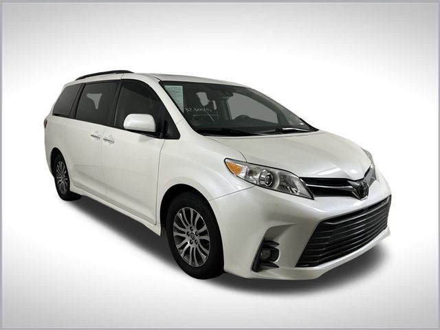 2020 Toyota Sienna XLE