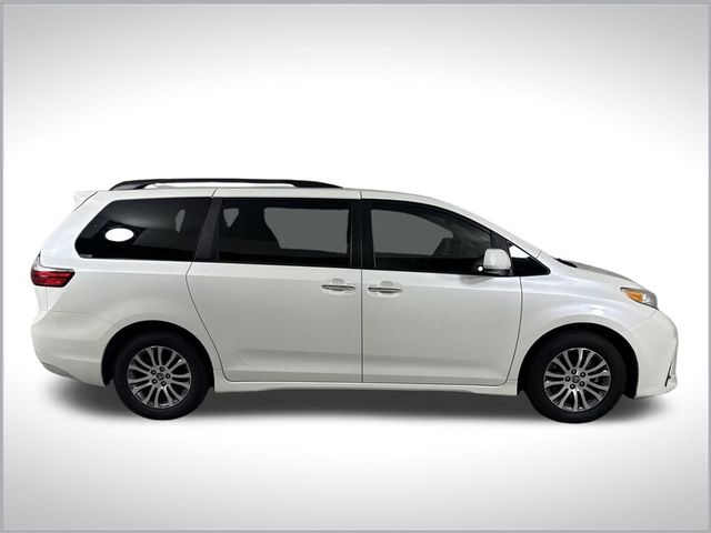 2020 Toyota Sienna XLE