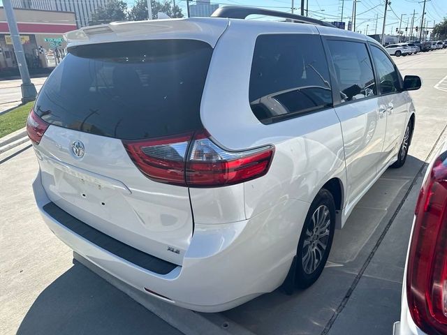 2020 Toyota Sienna XLE