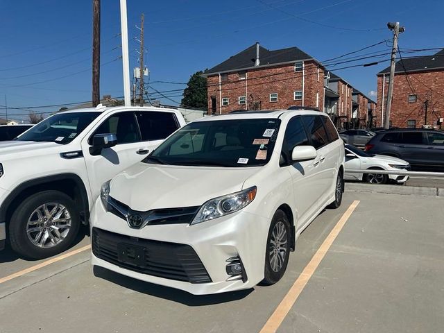 2020 Toyota Sienna XLE