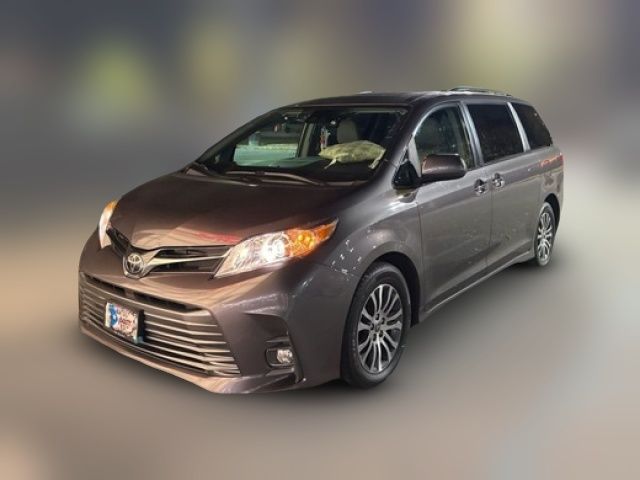 2020 Toyota Sienna XLE