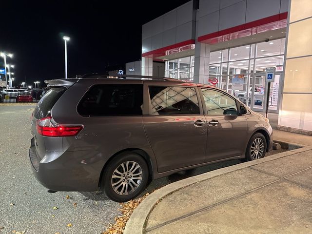 2020 Toyota Sienna XLE