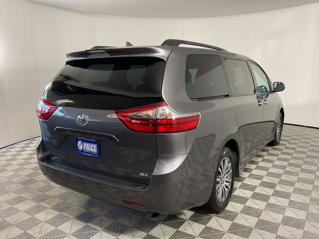 2020 Toyota Sienna XLE