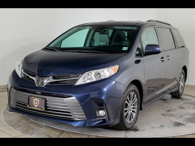 2020 Toyota Sienna XLE