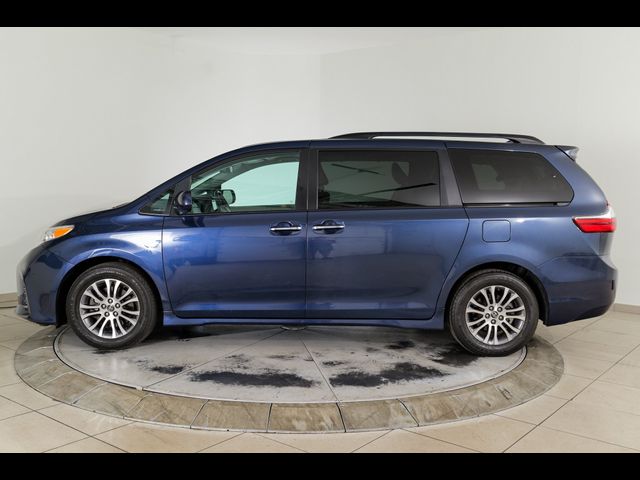 2020 Toyota Sienna XLE