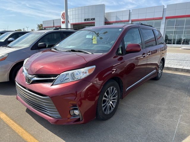 2020 Toyota Sienna XLE Auto Access Seat