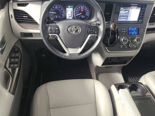 2020 Toyota Sienna XLE Auto Access Seat