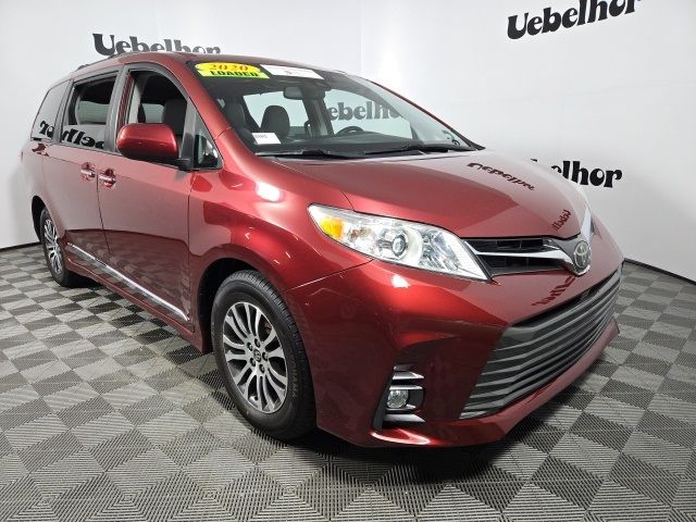 2020 Toyota Sienna XLE Auto Access Seat