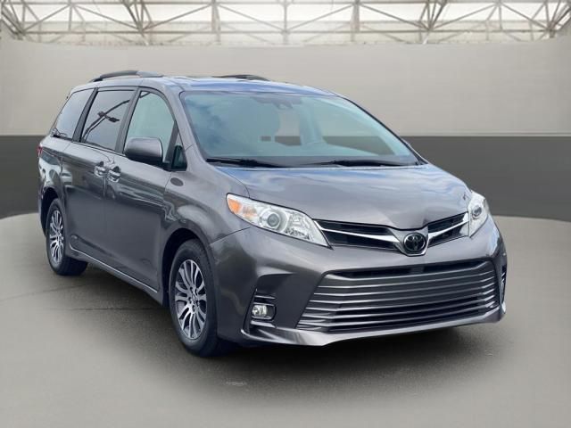 2020 Toyota Sienna XLE