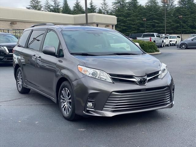 2020 Toyota Sienna XLE