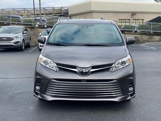 2020 Toyota Sienna XLE