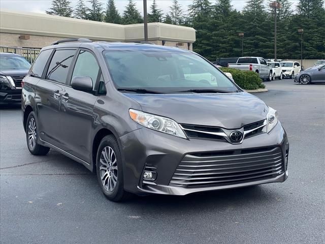 2020 Toyota Sienna XLE