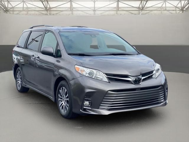 2020 Toyota Sienna XLE