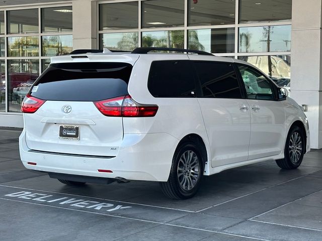 2020 Toyota Sienna XLE