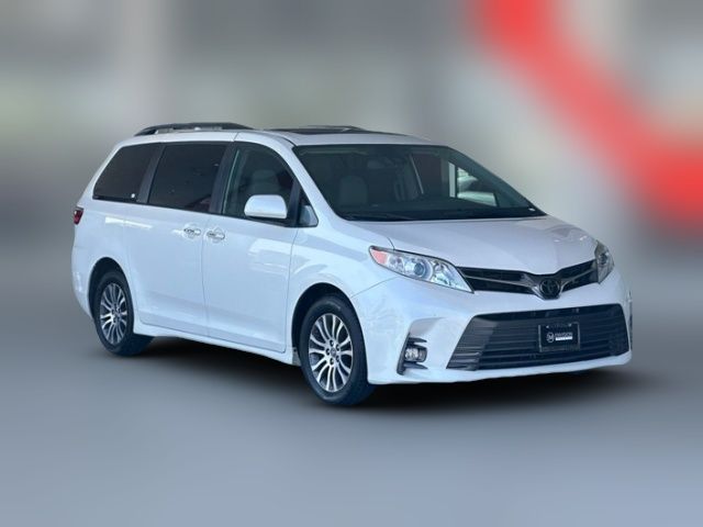 2020 Toyota Sienna XLE