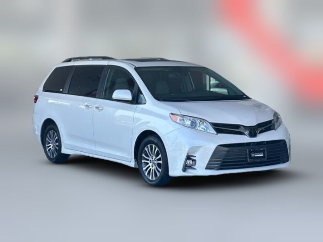 2020 Toyota Sienna XLE