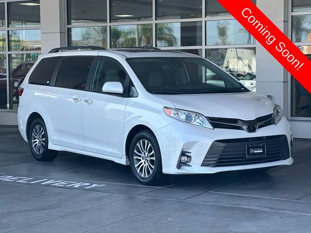 2020 Toyota Sienna XLE