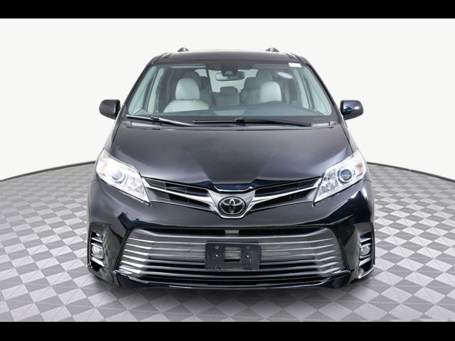 2020 Toyota Sienna XLE