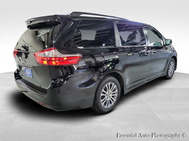 2020 Toyota Sienna XLE