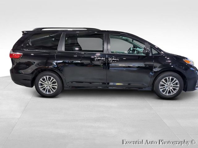 2020 Toyota Sienna XLE