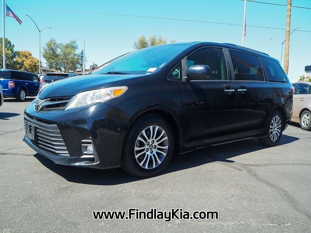 2020 Toyota Sienna XLE