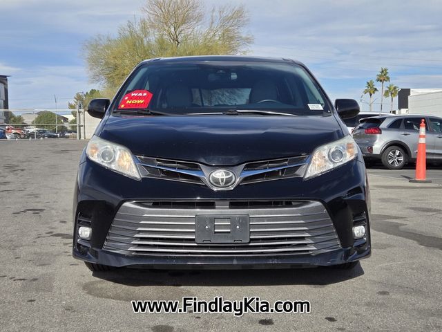 2020 Toyota Sienna XLE