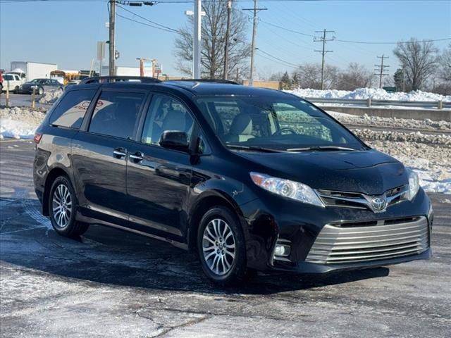 2020 Toyota Sienna XLE