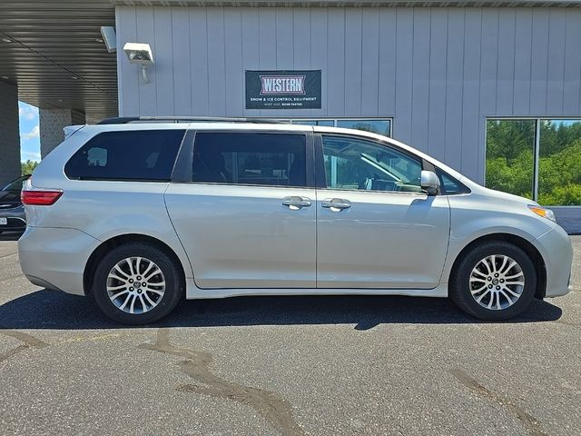 2020 Toyota Sienna XLE