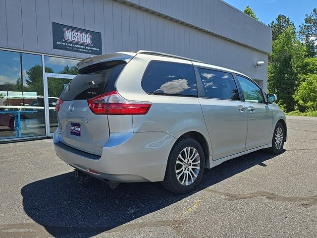 2020 Toyota Sienna XLE