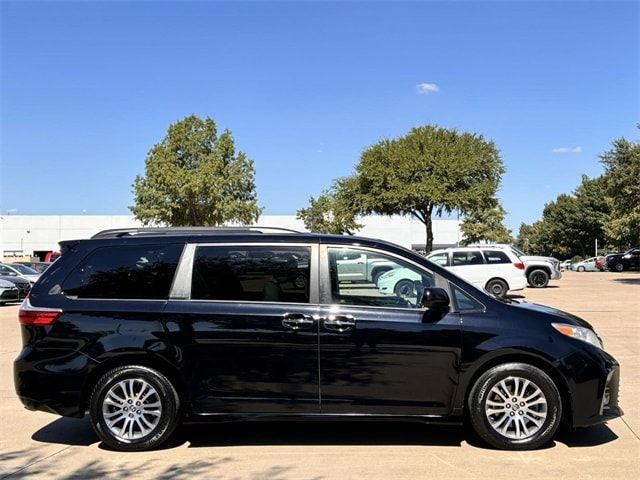 2020 Toyota Sienna XLE