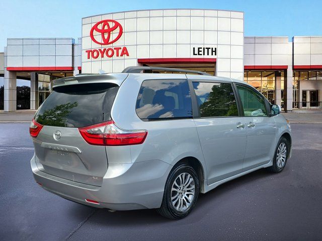 2020 Toyota Sienna XLE
