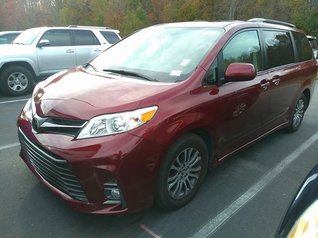 2020 Toyota Sienna XLE