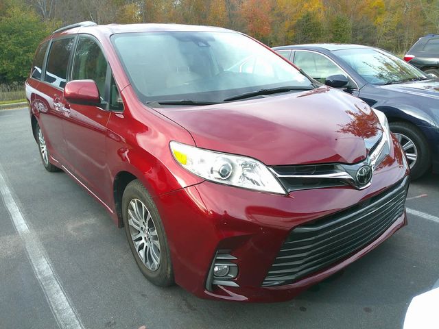 2020 Toyota Sienna XLE