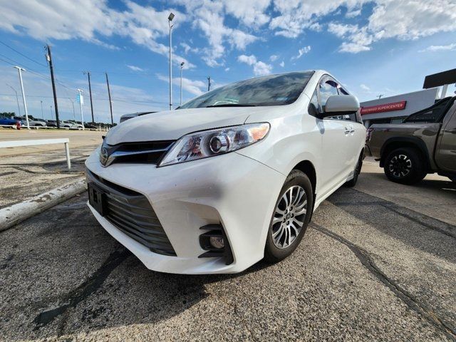 2020 Toyota Sienna 