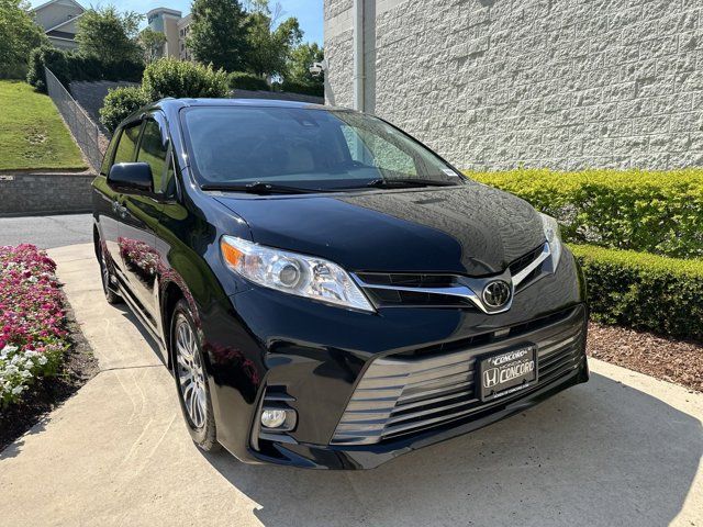 2020 Toyota Sienna XLE