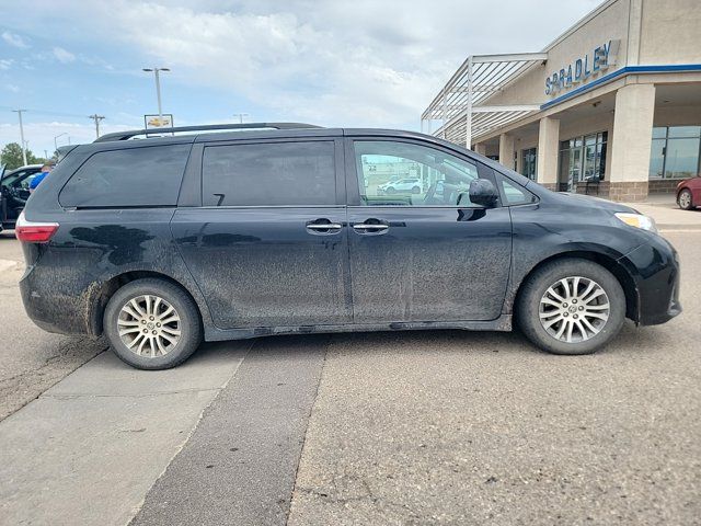 2020 Toyota Sienna XLE