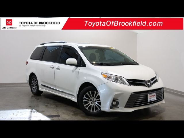 2020 Toyota Sienna XLE