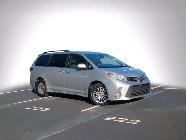 2020 Toyota Sienna XLE