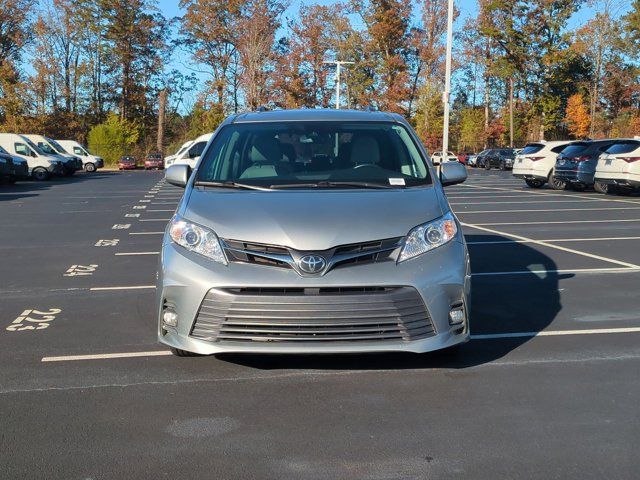 2020 Toyota Sienna XLE