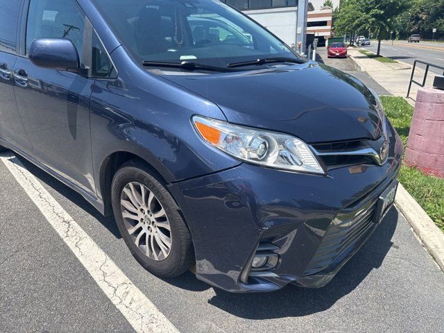 2020 Toyota Sienna XLE Auto Access Seat