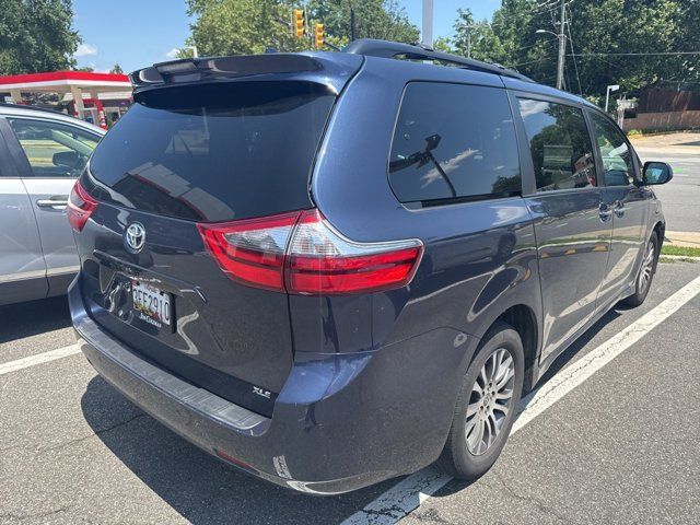 2020 Toyota Sienna XLE Auto Access Seat